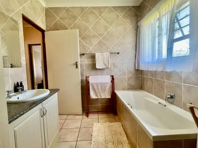 4 Bedroom Property for Sale in Fraaiuitsig Western Cape